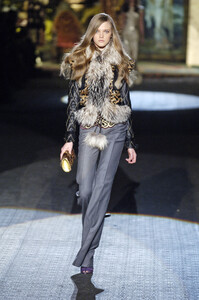 12395_celebrity_city_Roberto_Cavalli_Milan_Fall_06_176_123_32lo.thumb.jpg.3a19ef09f23ec1f45ce832aef252c6a6.jpg