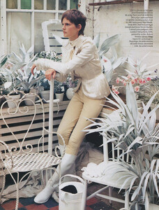 2005-11-vogue-uk-st-7_orig.thumb.jpg.e51110c7e0c6be6ecff85230c03431eb.jpg