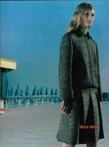 Akehurst_Miu_Miu_Fall_Winter_1998_99_03.thumb.png.3387d3e728ee35f9183ab9f47e92b868.png