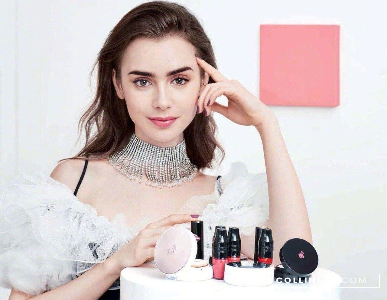 This girl looks beautiful. Лили Коллинз. Lily Collins Vogue. Лили Коллинз Вог. Лили Коллинз Фантина.