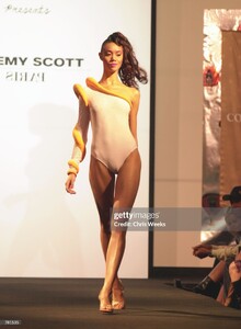 TasminSwinstead s01jScott--Paris 2nd show 27oct.jpg