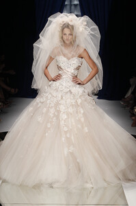 ZuhairMurad2010HauteCouture174.thumb.jpg.e236904954c0b94a6a50f02131d43504.jpg