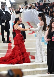 salma-hayek-at-2023-met-gala-celebrating-karl-lagerfeld-a-line-of-beauty-in-new-york-05-01-2023-1.jpg