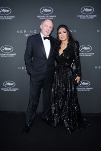 salma-hayek-at-kering-women-in-motion-award-at-2023-cannes-film-festival-05-21-2023-0.jpg