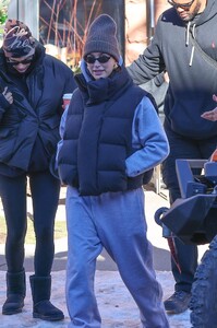 Hailey-Bieber---Steps-out-for-breakfast-in-Aspen-08.jpg