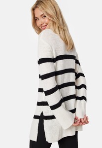bubbleroom-remy-striped-sweater-white-striped_7.jpg