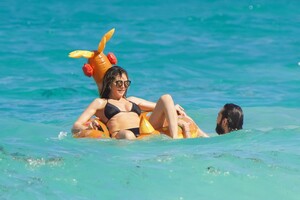 heidi-klum-and-tom-kaulitzat-a-beach-in-st.-barts-12-21-2023-2.jpg