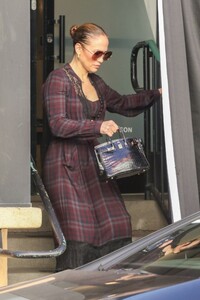 jennifer-lopez-leaves-her-workout-session-in-los-angeles-12-12-2023-3.jpg