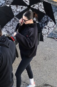 kendall-jenner-out-in-los-angeles-12-24-2023-3.jpg