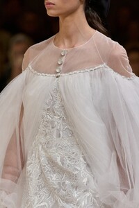 00125-chanel-spring-2024-couture-details-credit-gorunway.thumb.jpg.b9979701198d972de83ff2f6ae7bc839.jpg