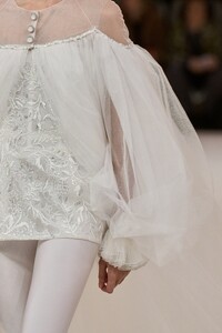 00126-chanel-spring-2024-couture-details-credit-gorunway.thumb.jpg.0f53ebdd51319f6bc308d1836fc2e15e.jpg