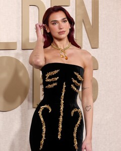 433841048_dualipa-goldenglobeawards-1.jpg