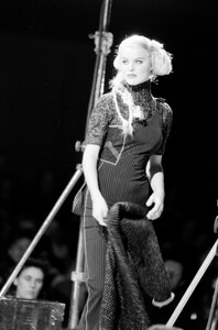 Eva_Gaultier_FW1992_11.jpg