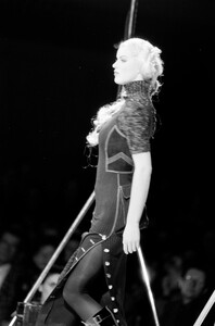 Eva_Gaultier_FW1992_13.jpg