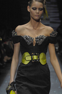 GiorgioArmaniPrive2007HauteCouture171.thumb.jpg.7abc8cf080e8ba21f9702c1808e1eea8.jpg