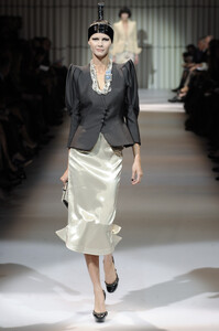 GiorgioArmaniPrive2009HauteCouture26.thumb.jpg.969395ae8bf4a43b80e20805b9f48b49.jpg