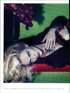 Mert__Marcus_Louis_Vuitton_Fall_Winter_2005_06_03.thumb.png.ff4610635f7c3bbbde1bb06fe36d611a.png