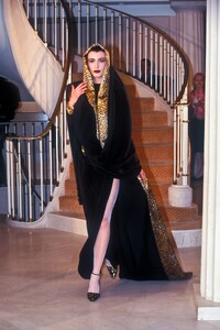 NinaRicci1997HauteCouture28.thumb.jpg.3367c65f3993b70493c586c9d917dc6a.jpg