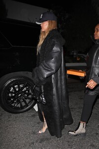 Rihanna---Left-The-Bird-Streets-Club-after-a-night-out-in-West-Hollywood-10.jpg