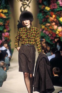 YvesSaintLaurent1996HauteCouture44.thumb.jpg.03eaa948aef324748278354d3d2aea42.jpg