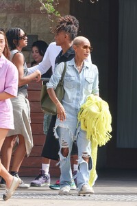 jada-pinkett-and-willow-smith-and-sheree-zampino-out-for-lunch-at-soho-housein-malibu-09-10-2023-1.jpg