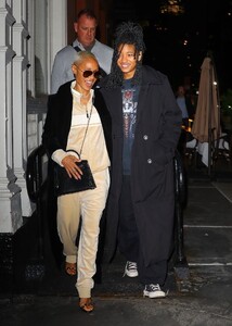 jada-pinkett-and-willow-smith-leaves-il-mulino-prime-in-new-york-10-17-2023-7.jpg