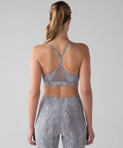 lululemon-flow-y-bra-iv-luon-arrow-jacquard-battleship-silver-spoon-battleship-029292-156764.jpg