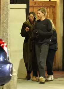 rebecca-gayheart-takes-her-daughters-billie-and-georgia-out-to-dinner-at-matsuhisa-sushi-restaurant-in-beverly-hills-01-11-2024-4.jpg