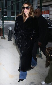 sofia-vergara-street-style-new-york-01-15-2024-6.jpg