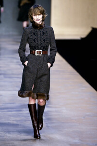 Blumarine2004WomenFW12.thumb.jpg.e7e4f39fbe5aaaba2d1a447fd5ff50e1.jpg