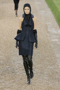 Chanel2007HauteCouture117.thumb.jpg.a6e9798e14c6d3f33366a5303617ee22.jpg