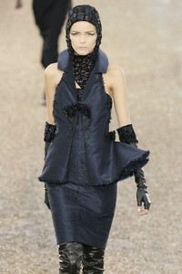 Chanel2007HauteCouture119.thumb.jpg.2677ea9c11971a0bd7d89e7a9e75542e.jpg