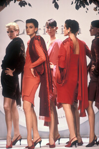 ChristianDior1990HauteCouture56.thumb.jpg.728c7bdc24f79e9384f63053a492e30f.jpg