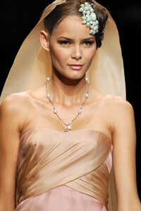 GiorgioArmaniPrive2007HauteCouture231.thumb.jpg.9d248a45c125ac006415f2cf16d815d7.jpg