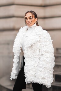 Jennifer-Lopez---Arriving-at-the-Schiaparelli-show-in-Paris-during-fashion-week-16.jpg