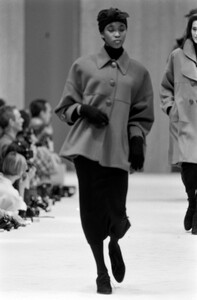 Naomi_Fendi_FW1988_01.jpg