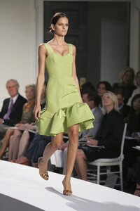 OscardelaRenta2008WomenRTW120.thumb.jpg.f38dffd44f126021365246b2821d6257.jpg