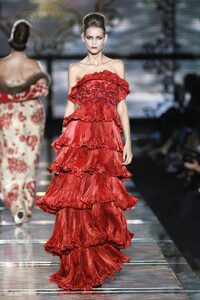 Valentino2006HauteCouture110.thumb.jpg.ffa930f9b55a3b1a71a5e190eff394b2.jpg