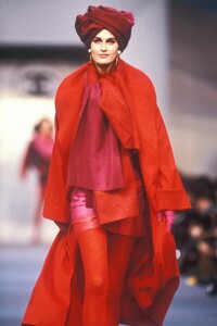 Vanessa_Duve_Chanel_FW1989_03.jpg