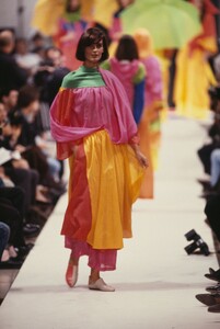 Vanessa_Duve_Jean-Charles_de_Castelbajac_SS1989_01.jpg