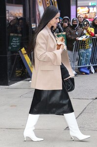 demi-moore-heads-to-gma-in-new-york-01-31-2024-7.jpg