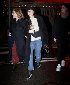 demi-moore-jaimie-alexander-and-laura-day-out-in-new-york-01-30-2024-5.jpg