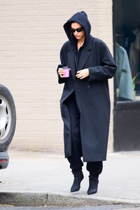 irina-shayk-out-in-new-york-01-31-2024-5.jpg