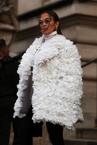 jennifer-lopez-at-the-schiaparelli-fashion-show-in-paris-01-22-2024-5.jpg