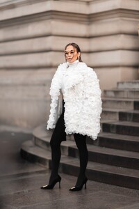 jennifer-lopez-at-the-schiaparelli-fashion-show-in-paris-01-22-2024-7.jpg