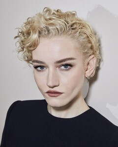 julia-garner-gucci-glass-skin-at-milan-fashion-week-for-elle-magazine-february-2024-6.jpg