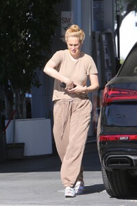 rumer-willis-pump-gas-in-santa-barbara-11-07-2023-7.jpg