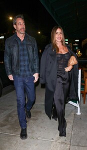 sofia-vergara-and-boyfriend-justin-saliman-at-cipriani-in-beverly-hills-02-01-2024-0.jpg