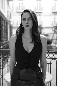 Kaya_Scodelario_Balcony.jpg