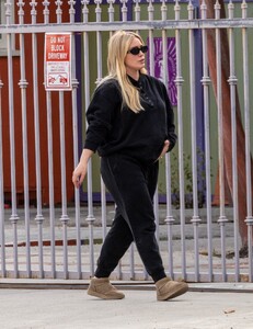 hilary-duff-out-in-los-angeles-02-07-2024-4.jpg
